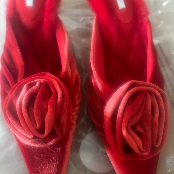 Red Fur-Trimmed Slip on Shoes - Picture 4 of 6